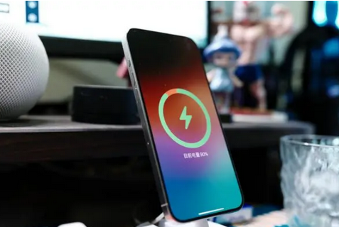 府谷苹果15换屏服务分享用什么充电器给iPhone15充电更好 